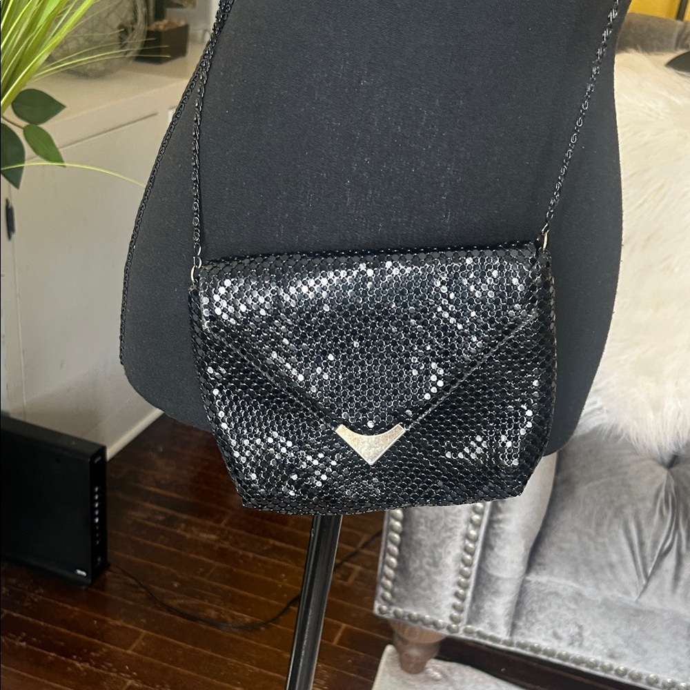 Elegant Black Crossbody Bag with Gold Detail - Picture 14 of 16